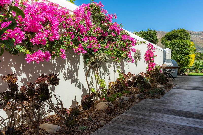 To Let 5 Bedroom Property for Rent in Steenberg Estate Western Cape